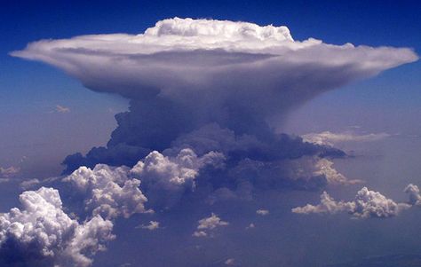 weather - Why is the Cumulonimbus cloud formation so dangerous ... Cloud Types, Types Of Clouds, Cumulonimbus Cloud, Thunderstorm Clouds, Wall Cloud, Earth From Above, Nature Magic, Cumulus Clouds, Dead Boy