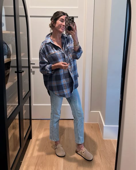 Casual Outfit Staples, Sweats And Button Up Shirt, Women’s Chambray Shirt Outfit, Dressy Causal Outfits Women, Outfits For Mid 20s For Women, Carly Jean Los Angeles Outfits, Brown Flannel Outfits For Women, Flannel Women’s Outfit, Women’s Flannel Shirt Outfit