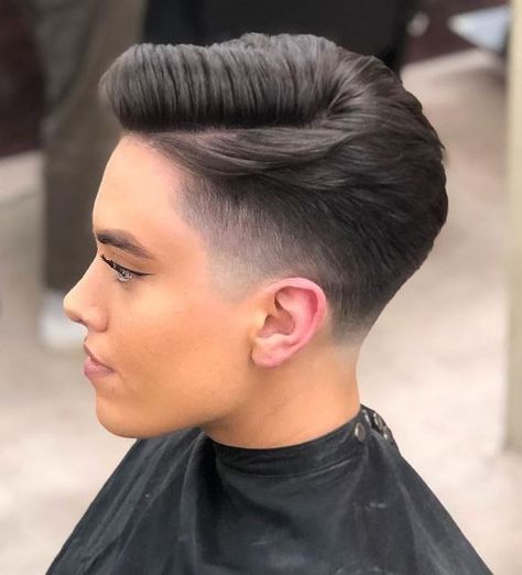 Masc Haircuts Short, Short Tomboy Haircut Round Face, Hot Short Hair, Butch Hair, Undercut Ideas, Lesbian Haircut, 60 Aesthetic, Tomboy Haircut, Shaved Pixie