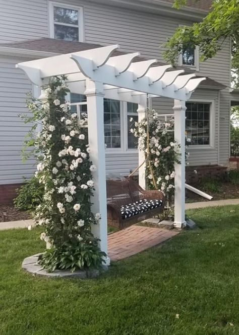 Gardener Aesthetic, Cozy Porch, Garden Nails, Garden Tattoo, Backyard Swings, Backyard Seating, Aesthetic Garden, Garden Decor Ideas, Backyard Pergola