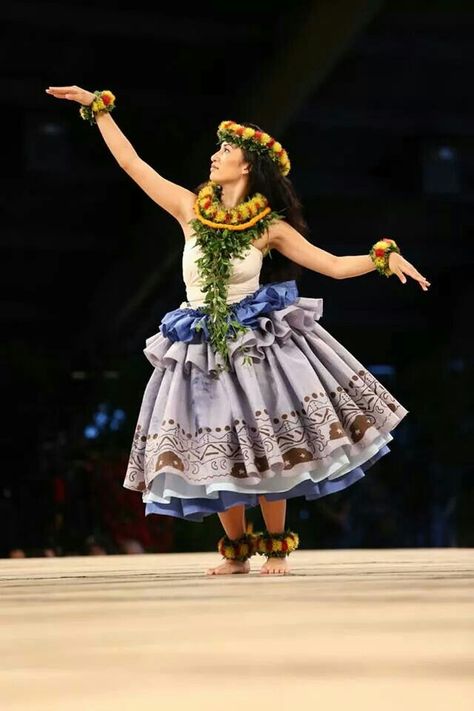 Merrie Monarch Festival, Polynesian Dance, Hawaii Hula, Hawaiian Dancers, Hula Skirt, Polynesian Art, Hula Dance, Hula Dancers, Dancers Outfit