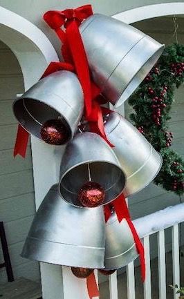 Porch Ornaments, Outside Christmas Decorations, Christmas Yard Decorations, Christmas Decorations Diy Outdoor, Christmas Outdoor, Outdoor Diy, Silver Bells, Diy Decorations, Christmas Porch