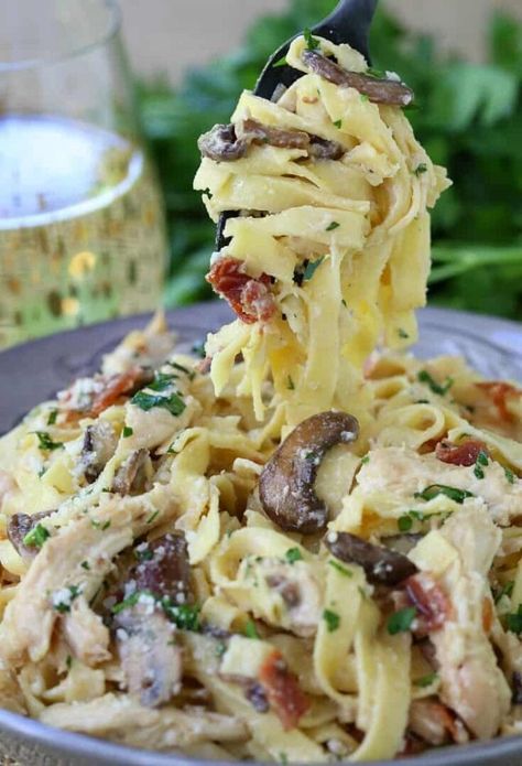 Dinner Ideas With Chicken, Pasta Casseroles, Sunday Meals, Pasta Board, Fettuccini Alfredo, Chicken Pasta Dishes, Ziti Recipe, Marsala Chicken Recipes, Chicken Meals