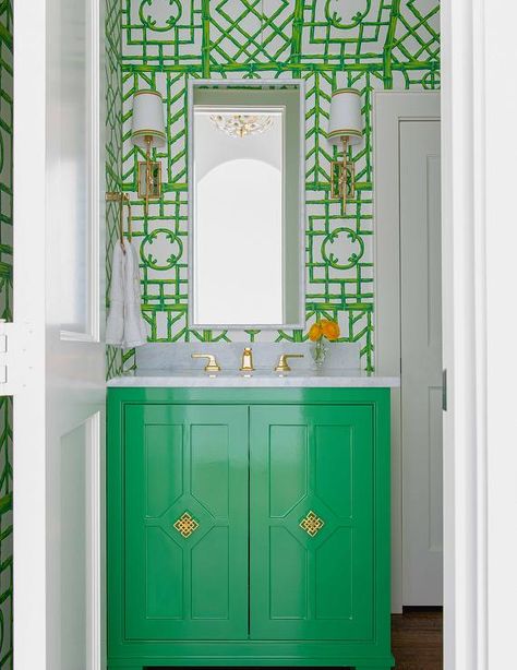 Eye-catching green bamboo trellis wallpaper complements a Kelly green washstand accented with brass hardware and a brass faucet kit fixed beneath a white bamboo mirror flanked by brass bamboo sconces. Kelly Green Bathroom, Transform Bathroom, Beach Inspired Bathroom, Coastal Victorian, Bath Vibes, Palm Beach Apartment, Bedroom With Wallpaper, Bathroom Shower Tub, House Beautiful Kitchens