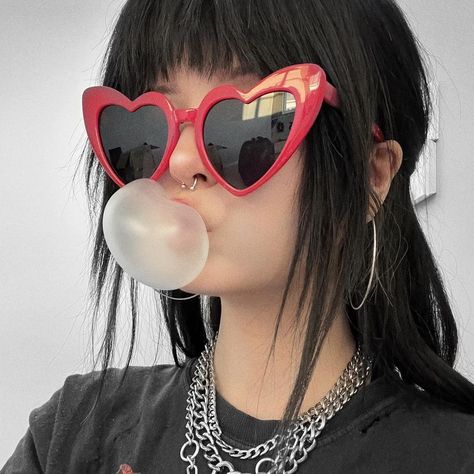 Alt Sunglasses, Phoebe Aesthetic, Women Reference, Glasses Outfit, Character Fashion, Red Robin, Heart Shaped Sunglasses, Post Instagram, Drawing Inspo