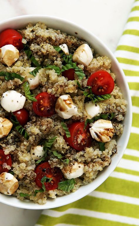 caprese quinoa salad Caprese Quinoa Salad, Quinoa Caprese, Caprese Quinoa, Best Salad Recipes, Potluck Recipes, Food Heaven, Main Attraction, Quinoa Salad, Healthy Dinners