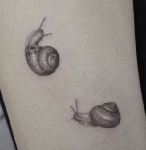 Snail Line Tattoo, Garden Snail Tattoo, Snail Tattoo, Jewelry Tattoo, Dainty Tattoos, Skin Art, Line Tattoos, Tattoo Inspo, Pad Thai