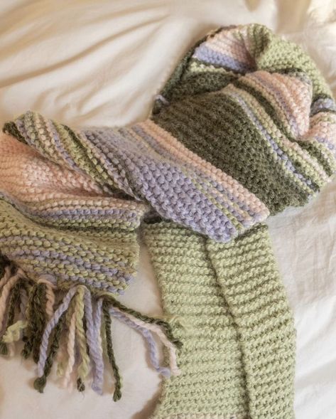 Crochet Scarves Aesthetic, Knit Scarf Aesthetic, Crochet Scarf Aesthetic, Mothers Day Gifts Crafts, Knitting Scarf Pattern, Diy Teacher Appreciation Gifts, Crochet Vibes, Crochet Free Patterns, Knitting Scarf