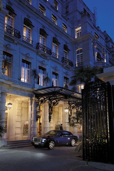 Luxury Hotel in Paris | Shangri-La Hotel, Paris Best Honeymoon Locations, Luxury Hotels Paris, Shangri La Paris, Hotels In France, Ritz Paris, Paris Hotel, Honeymoon Locations, Shangri La Hotel, Paris Luxury