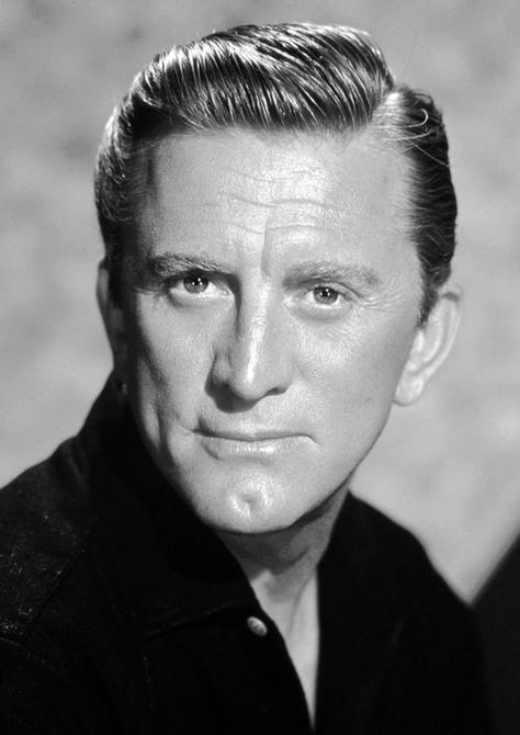 Kirk Douglas Vintage Movie Stars, Classic Film Stars, Kirk Douglas, Hollywood Cinema, Hollywood Men, Classic Movie Stars, Hollywood Icons, Film Stars, Actrices Hollywood