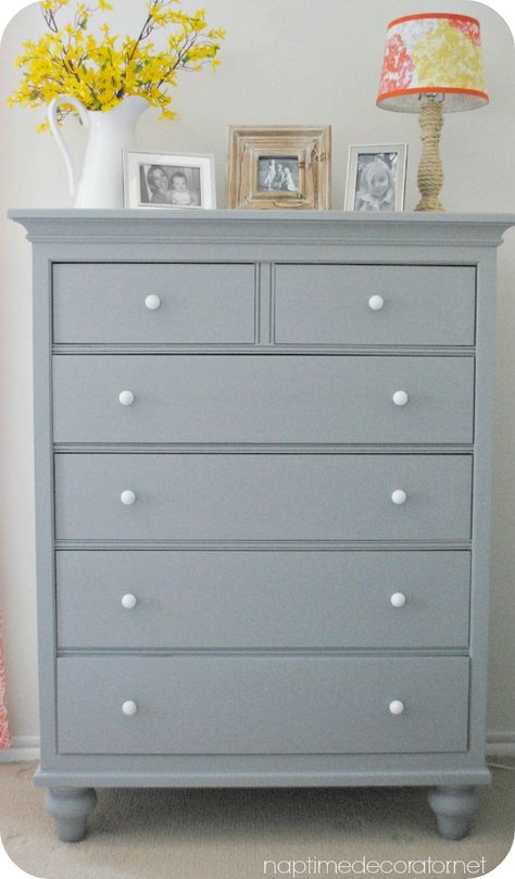 Furniture makeover Gray Dresser, Bedroom Furniture Makeover, Painted Bedroom Furniture, Dressers Makeover, White Bedroom Furniture, Diy Dresser, Trendy Bedroom, Refurbished Furniture, Furniture Makeover Diy