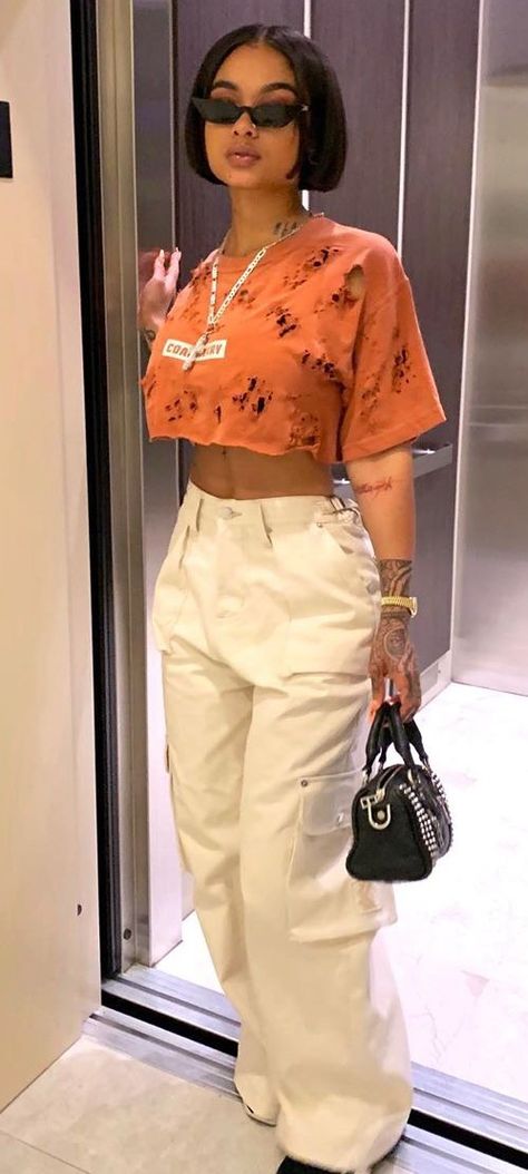 Cargo Pants And Cropped Top, Cargo Pant And Crop Top, Crop Top And Baggy Pants Outfit, Cargo Pants Outfit Crop Top, Oversize Crop Top Outfit, Crop Top With Baggy Pants, Orange Top Outfit Black Women, Tom Boy Summer Outfits, Tom Boy Outfits Black Women