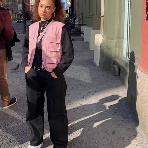 JESSYKA BAILEY (@youhitmefirst) • Instagram photos and videos Utility Vest Outfit, Weekend Fits, Streetwear Inspo, Utility Vest, Tomboy Style Outfits, Looks Street Style, Mode Inspo, Tomboy Fashion, Streetwear Fashion Women