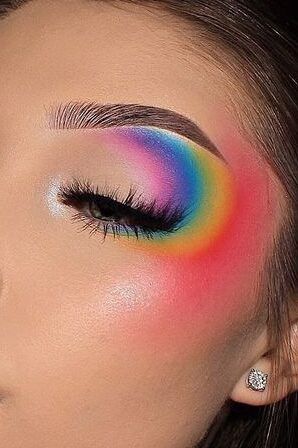 15 Best Summer Makeup Looks Trending This Year (2024) Tropical Makeup Look, Vibrant Makeup Looks, Punk Makeup Looks, Bright Makeup Looks, Makeup With Gems, Dewy Summer Makeup, Festival Eye Makeup, New Makeup Trends, Neon Lips