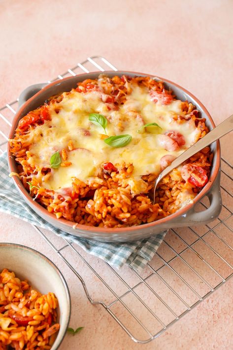 Orzo ovenschotel met pesto en spekjes | Lekker en Simpel