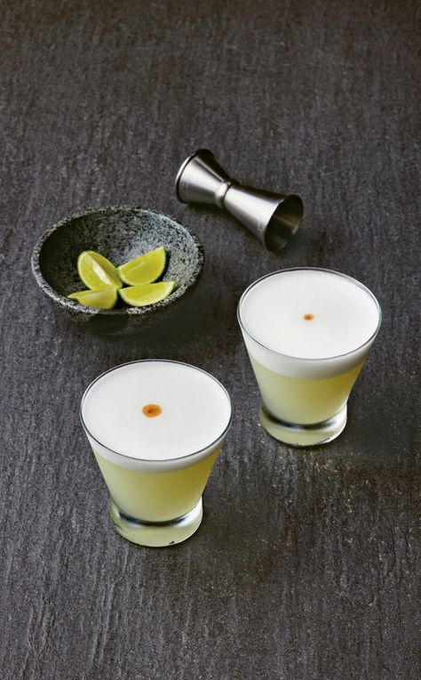 Amaretto Recipe, Easy Scallop Recipes, Sour Cocktails, Simple Sugar Syrup, Peruvian Restaurant, Brandy Cocktails, Amaretto Sour, Gin Sour, Whisky Sour