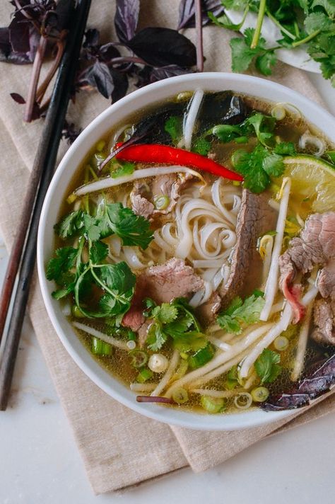 Pho (Vietnamese Beef Noodle Soup), by thewoksoflife.com Vietnamese Beef, Pho Noodles, Pho Soup, Pho Recipe, Vietnamese Noodles, Beef Noodle Soup, Asian Soup, Vietnamese Cuisine, Munnar