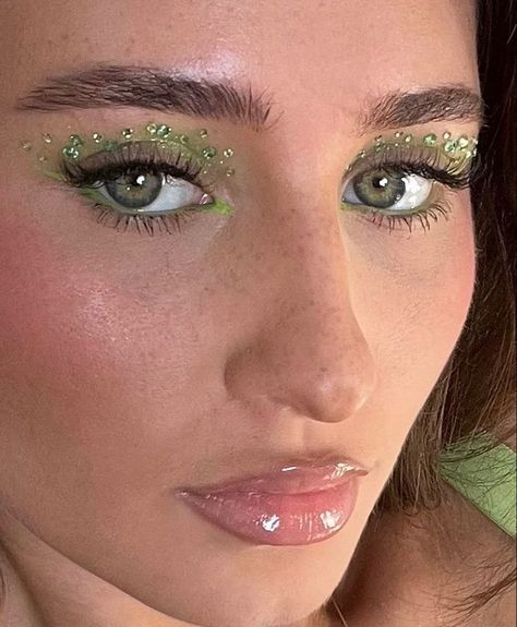 Rave Eye Makeup, Tinkerbell Makeup, Gem Makeup, Luminous Silk Foundation, Rave Makeup, Green Makeup, Unique Makeup, Fairy Makeup, Edgy Makeup