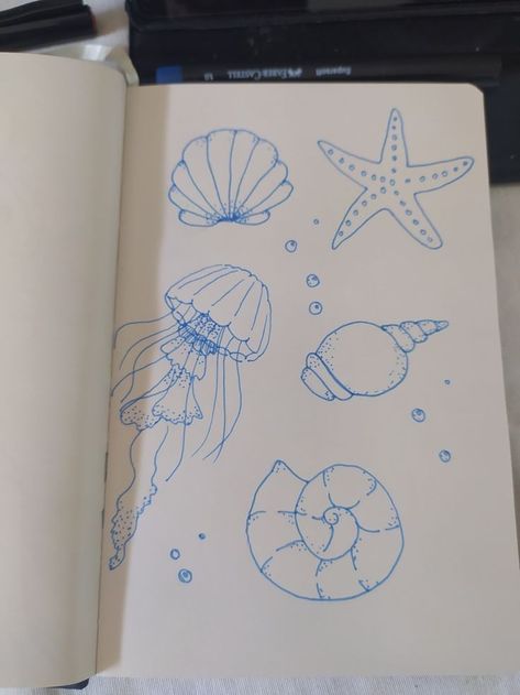 Summer Beach Drawing Ideas, Ocean Art Simple, Beachy Sketch Ideas, Bikinis Box Painting Jellyfish, Summer Sketchbook Ideas, Aesthetic Beach Drawing, Beachy Doodles Easy, Water Doodle Art, Coconut Girl Drawing