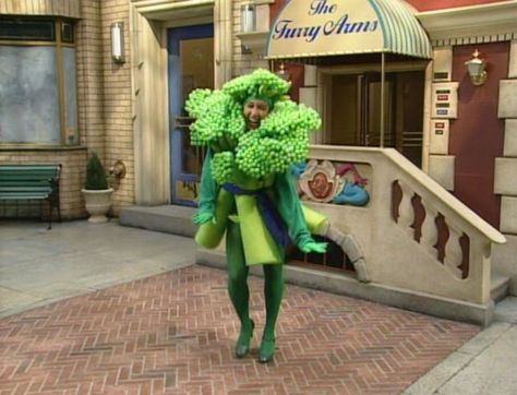 Broccoli Fancy Dress Costume, Broccoli Costume Diy, Broccoli Costume, Vegetable Costumes, Pineapple Costume, Crazy Costumes, Food Costumes, Costume Diy, Spirit Week