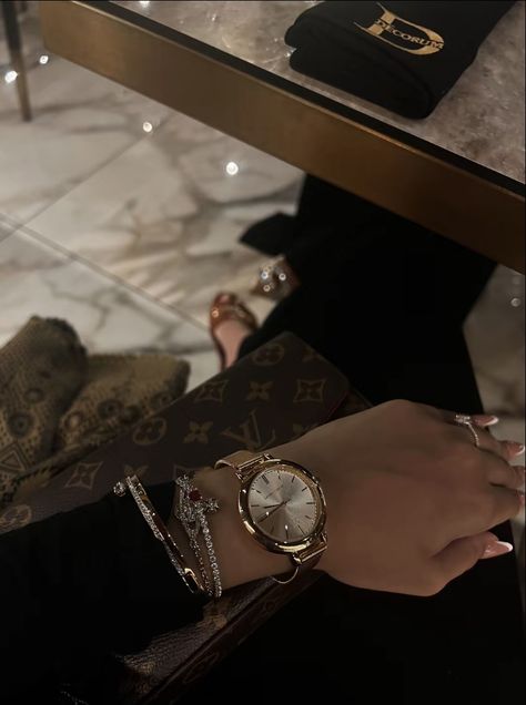 Aesthetic Pictures Jewelry, Gold Jewelry Aesthetic Elegant, Expensive Taste Aesthetic, Jewelry Vision Board, Women Watch Aesthetic, Rich Asthetic Picture, Rich Baddie Aesthetic, Elegant Lifestyle Aesthetic, High Class Aesthetic