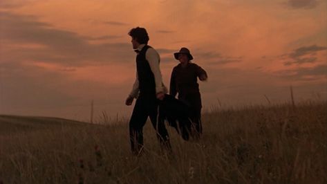 Days of Heaven. (1978, Terrence Malick). Cinematography by N?stor Almendros. Mirror Of Ecidyrue, Dark Americana, Parejas Aesthetic, Lighting Cinematography, Heaven Movie, Days Of Heaven, Movies Stills, 70s Movies, Crimes Of Passion