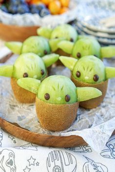 Star Wars Food, Fruit Creations, Healthy Halloween Treats, Fruit Animals, Decorações Com Comidas, Food Art For Kids, Healthy Halloween, Cute Snacks, Easy Food Art