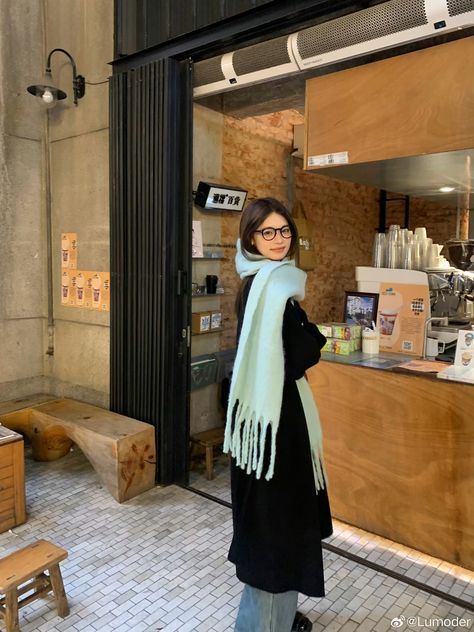 Coffee Shop Vibes Outfit, Japan Travel Outfit Winter, Osaka Outfit, Japan Travel Outfit, Winter Inspo Outfits, Harbin China, Snow Fits, Winter Scarf Fashion, Japan Winter