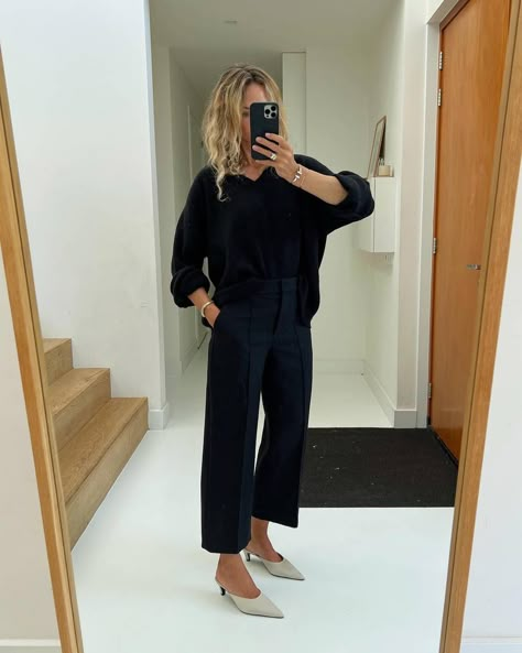 Black Cropped Pants Outfit, Shop Your Closet Outfits, Anouk Yve Style, Wide Leg Cropped Pants Outfit, Cropped Wide Leg Pants Outfit, Cropped Pants Winter, Soft Gamine Outfits, Cropped Pants Outfit, Office Capsule