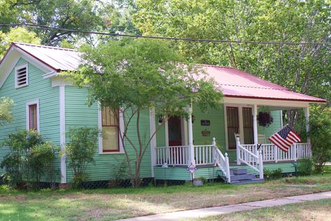 Texas - love the green with the red tin roof! House Exterior Red Roof, Green Shutters, Green Cottage, Red Solo Cup, Beach House Exterior, Cottage Renovation, Solo Cup, Red Beach, Coastal Colors