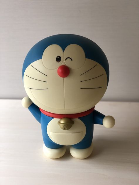 Doraemon figure made in 2014. Size : 30cm. Price : 2800 yens. Weight : 510g. Shipping to Europe around 1250 yens / 10 euros. If you are interested contact me at noemiememories@gmail.com Doraemon Clay Art, Clay Art Cartoon, Doraemon Toys, Clay Cartoon, Animal Clay, Clay Arts, Mosaic Art Diy, Doremon Cartoon, Clay Keychain