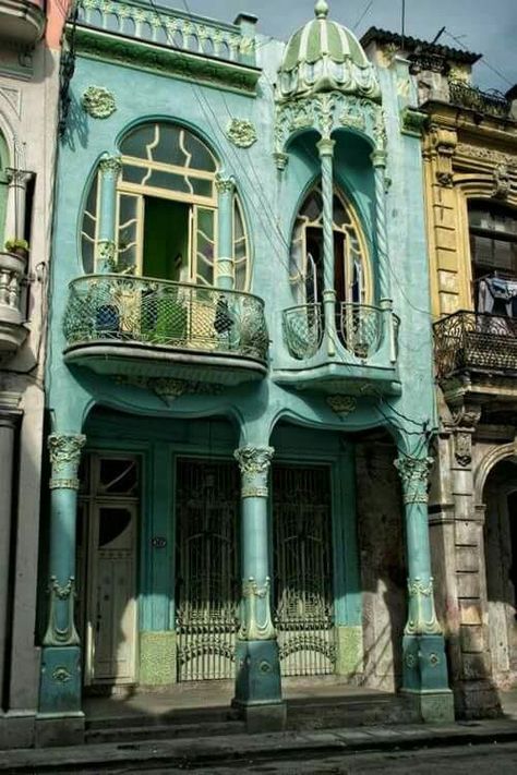 Art Nouveau House, built in 1890s Havana, Cuba Art Nouveau Arquitectura, Architecture Art Nouveau, Architecture Cool, Design Art Nouveau, Istoria Artei, Flatiron Building, Art Nouveau Architecture, Antoni Gaudi, Art Nouveau Design