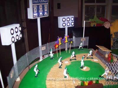 Baseball Scoreboard Diy Birthday Parties, How To Make A Baseball Cake, Diy Baseball Cake, Baseball Field Birthday Cake, Baseball Field Cake, Round Baseball Cake, Baseball Cakes, Baseball Project, Stadium Lights