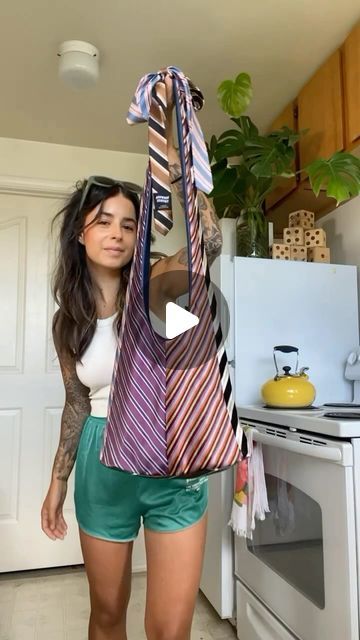 DANA ANDREWS on Instagram: "SUNWORN TIE BAG I MADE FROM THRIFED TIES!!! 🫨 IM WAAY OBSESSED!! DO I MAKE MORE 4 U GUYS?! SAY YES!!! #sunwornvintage #tiebags #upcycled #sunworntiebag" Tie Bags Diy, Tie Upcycle Ideas, Upcycling Ties, Necktie Bag, Upcycle Ties, Tie Upcycle, Upcycle Bag, Tie Purse, Diy Tas