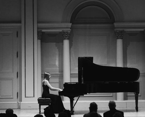 Piano Performance Aesthetic, Piano Recital Aesthetic, Carnegie Hall Aesthetic, Concert Pianist Aesthetic, Piano Concert Aesthetic, Concert Hall Aesthetic, Piano Vision Board, Pianist Aesthetic, Orchestra Aesthetic