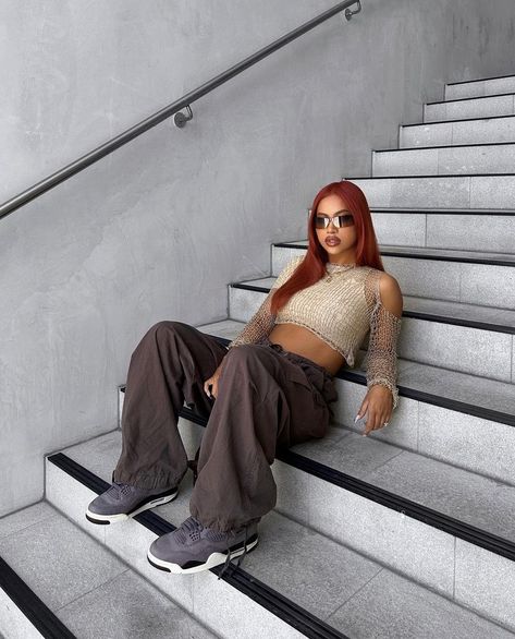 A tanned girl posing on a stairwell while wearing street wear and y2k outfit with Nike shoes she  is have a red hair with glasses on a baggy pant with a Crop top Pictures On Stairs, Cute Modeling Poses, Street Fashion Photoshoot, Street Wear Outfits, Outfit Streetwear, Fall Photoshoot, Poses For Photos, Instagram Girls, How To Pose