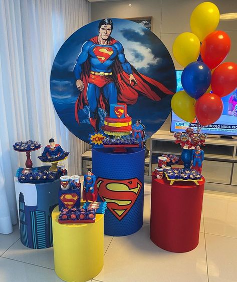 Superman Birthday Party Decorations, Superman Party Decorations, Superman Birthday Cake, Superman Birthday Party, Sibling Birthday Parties, Superman Party, Boy Party Decorations, Marvel Birthday Party, Birthday Theme Decoration