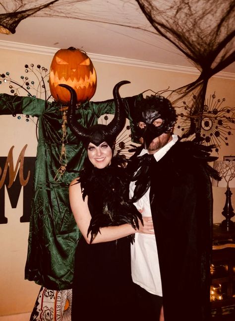 Maleficent And Crow Costume, Maleficent Couples Costume, Fantasy Couple Costume, Maleficent Couple Costume, Maleficent Halloween, Crow Costume, Gothic Costume, Halloween Coustumes, Couple Costume