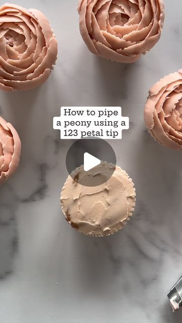 Flower Piping Cupcakes, Piping For Cupcakes, Cupcake Flowers Tutorial, Icing Flowers On Cupcakes, How To Make Floral Cupcakes, Flowers On Cupcakes, How To Decorate Cupcakes Like Flowers, Easy Buttercream Flowers Tutorial, Flower Frosting Cupcakes