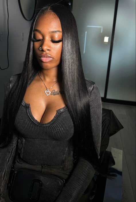 Middle Part Hairstyles Black Women, Sew In Straight Hair, Relationship Pics, Fine Shyt, Middle Part Hairstyles, Sew In Hairstyles, Black Ponytail Hairstyles, Quick Weave Hairstyles, Baddie Fits