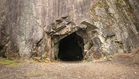 Dragon Cave, Dark Holes, Cave Entrance, Cave System, Map Pictures, Ancient Ruins, In Spanish, Fantasy Landscape, Abandoned Places