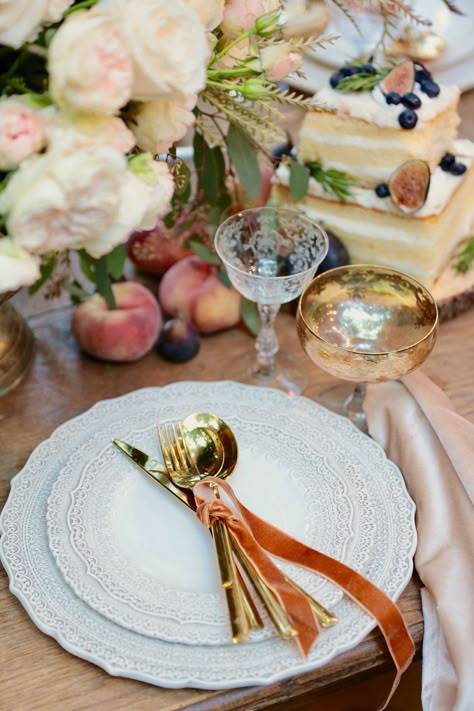 Country Style Party, French Table Setting, Courtney Allison, Fall Cheese Boards, Romantic Table Setting, Country Table, Romantic Table, French Flowers, Tablescape Inspiration