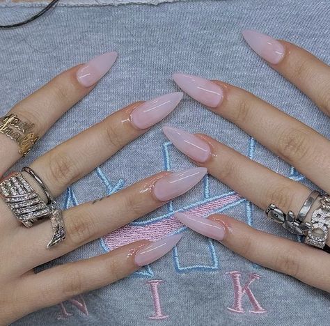 Madi Filipowicz, Long Almond Nails, Kutek Disney, Unghie Sfumate, Nails Gel Nails, Nails Nude, Girly Acrylic Nails, Casual Nails, Blush Nails