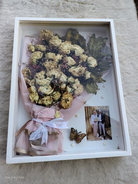 Preserving Dried Flowers, Bouquet Preservation Ideas, Wedding Preparation Photos, Dried Flowers Diy, Handmade Bookmarks Diy, Clothing Pattern Design, Bouquet Box, Wedding Card Frames, Flower Shadow Box