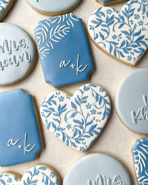 This floral pattern is totally worthy the hand cramp 😍 Blue Floral Cookies Decorated, Place Card Cookies, Something Blue Bridal Shower Cookies, Something Blue Cookies, Hydrangea Cookies Decorated, Blue Wedding Cookies, Something Blue Before I Do Cookies, Blue And White Cookies, Flower Iced Cookies