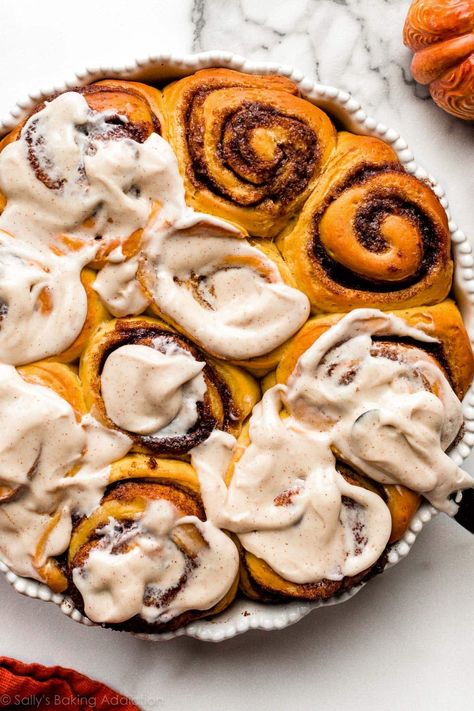 Pumpkin Cinnamon Rolls - Sally's Baking Addiction Pumpkin Icing Recipe, Cinnamon Rolls With Pumpkin, Thanksgiving Breakfast, Apple Cinnamon Rolls, Pumpkin Pie Bars, Homemade Breads, Pumpkin Cinnamon Rolls, Sally's Baking, Maple Cream