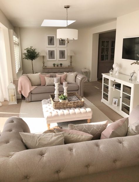 A Living Room Refresh* – The Home That Made Me Chic Living Room Design, Living Room Refresh, Small Living Room Design, Casa Country, Shabby Chic Living, Room Refresh, Shabby Chic Living Room, Cosy Living Room, Trendy Living Rooms