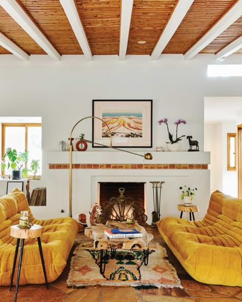 Living On A Ranch Aesthetic, Contemporary Southwestern Home, Retro Southwest Decor, Vintage Desert Decor, Vintage Ranch Decor, Desert Style Living Room, Ranch Home Interior Design, Desert Ranch House, Southwest Homes Interior