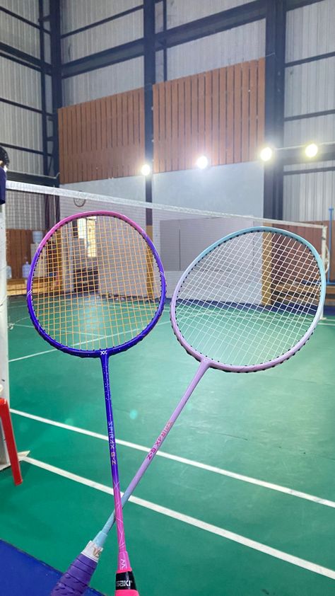 Badminton Court Snap, Yonex Badminton Racket Aesthetic, Ootd Badminton, Badminton Racket Aesthetic, Badminton Court Aesthetic, Aesthetic Badminton, Badminton Wallpaper, Badminton Aesthetic, Badminton Doubles