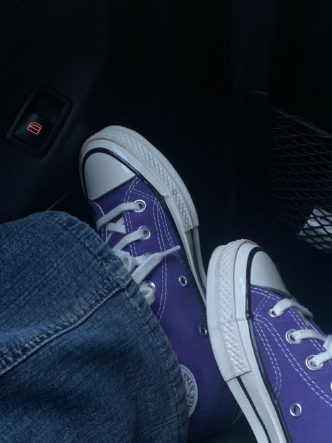 Purple Converse Aesthetic, Purple Converse Outfit, Couples Converse, Converse 70s, Converse Aesthetic, Purple Converse, Barbie Wardrobe, Looks Country, Outfits With Converse